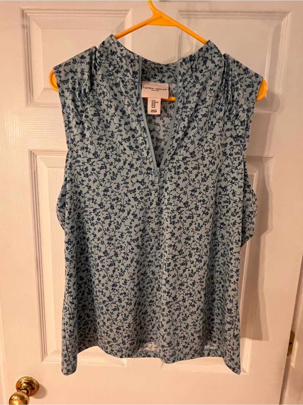 Laure Ashley Light Blue Floral Sleeveless V-neck Athletic Top